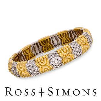 C. 1990 Vintage 3.75ct t.w. Diamond Bangle Bracelet In Gold. 6.5
