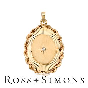 C. 1970 Vintage 14kt Yellow Gold Locket Pendant With Diamond