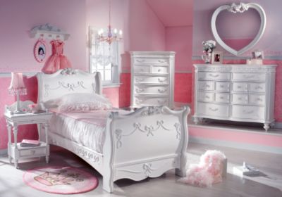 غرف نوم للبنات لمحبى اللون الوردى  غرف نوم للبنات بالون الوردى Br_rm_princessSleigh?$RoomCCM_412x288$