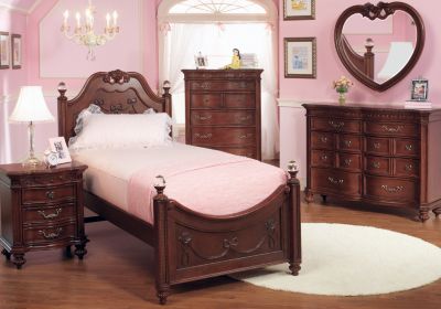 Disney Princess Cherry 5 Pc Twin Poster Bedroom Plus XBOX Game System