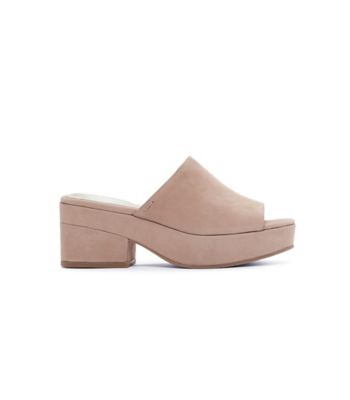 Kent Sandal in Tumbled Leather | EILEEN FISHER