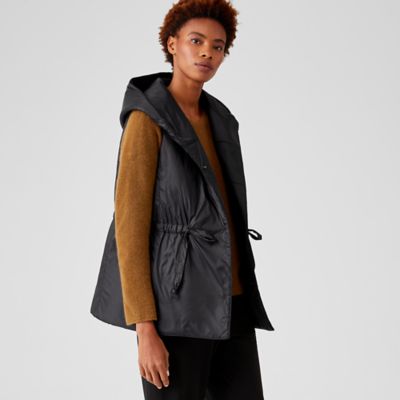 Eggshell Recycled Nylon 
Hooded Vest